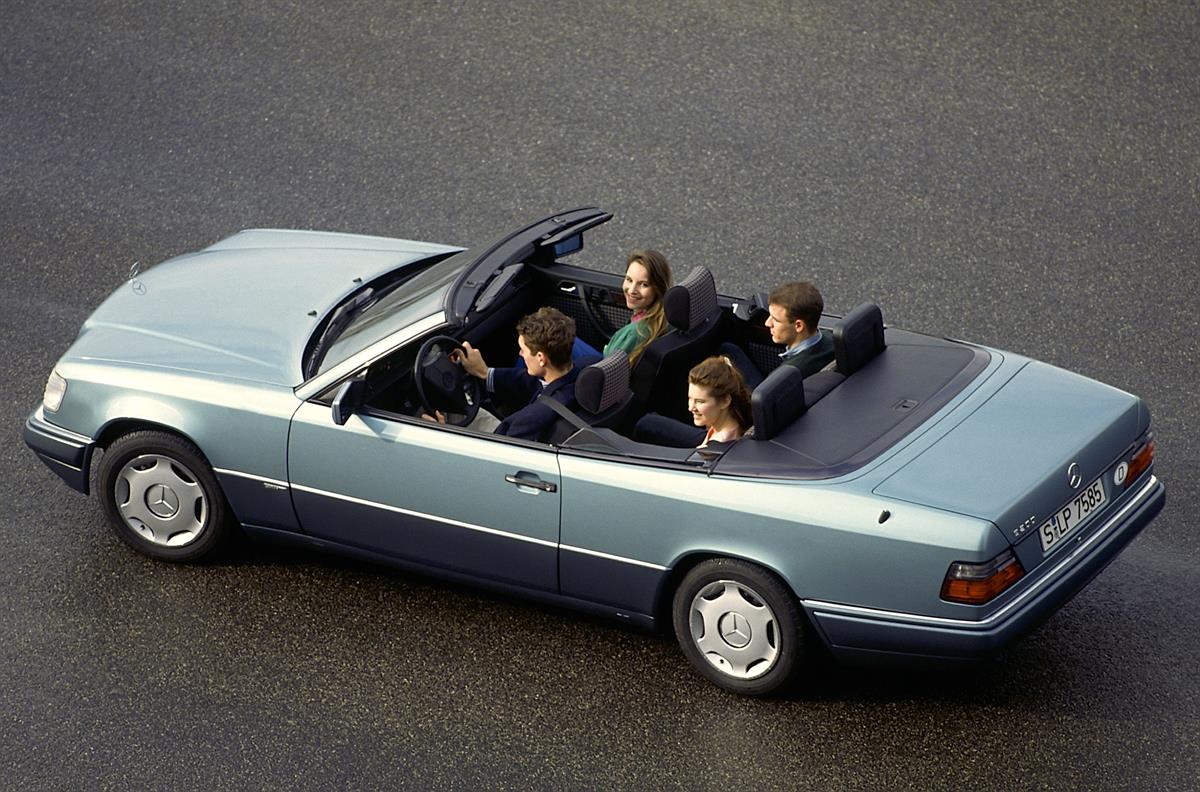 September 1991: Viersitziges Cabriolet der Baureihe 124 hat Premiere