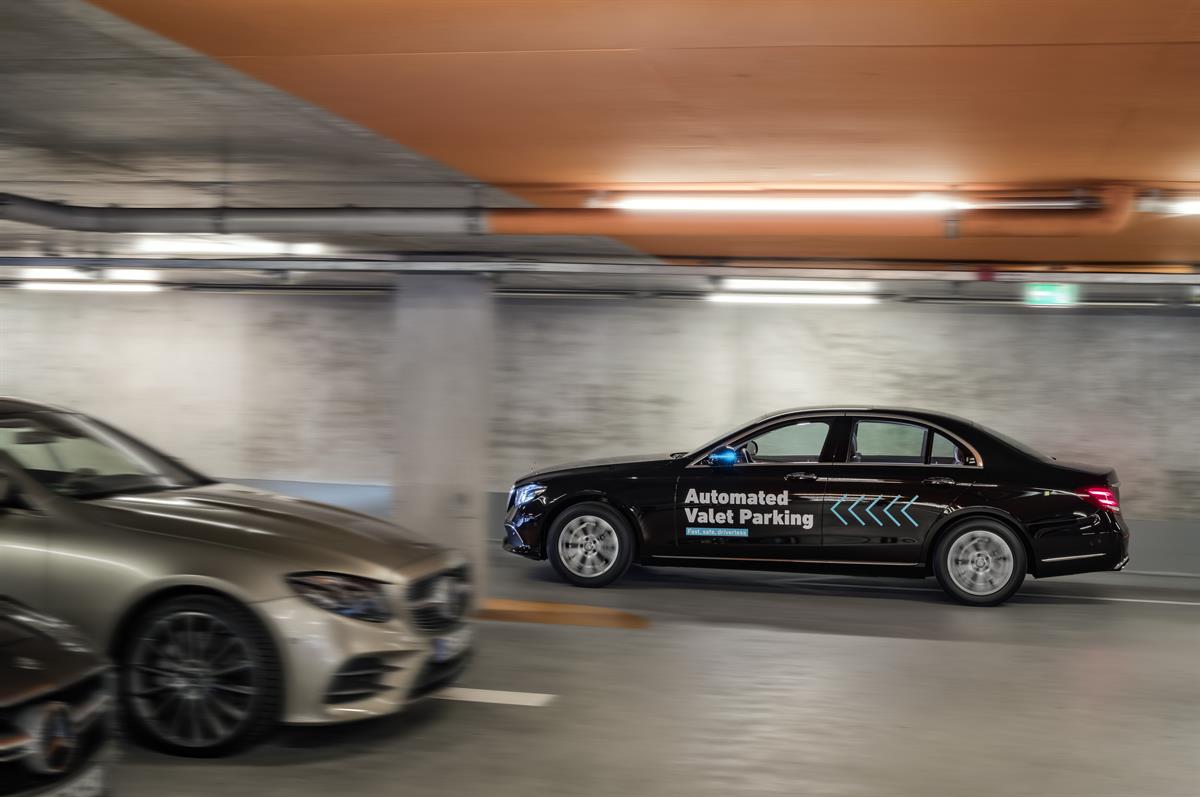 Bosch und Daimler zeigen fahrerloses Parken im realen Verkehr 