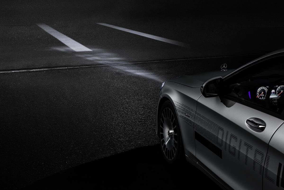 Weltpremiere in der Mercedes-Maybach S-Klasse - DIGITAL LIGHT: Das Licht der Zukunft kommt auf die Straße