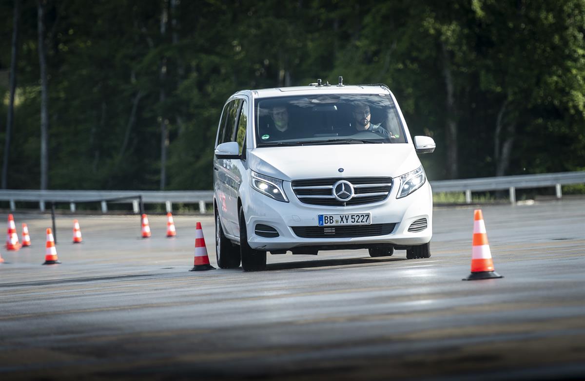 Vollautomatisiertes Fahren auf der Teststrecke im deutschen Immendingen