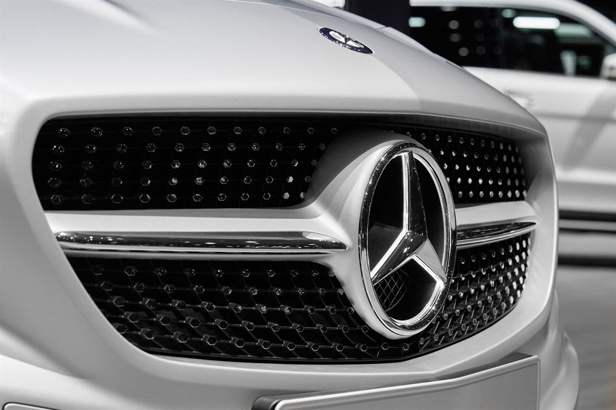 Best Global Brands 2018“ – der Stern strahlt - Mercedes-Benz wertvollste Premium-Automobilmarke der Welt