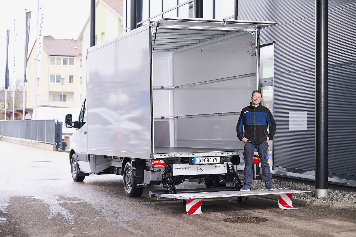 Fahrzeugübergabe Sprinter VanSolution @KAGes