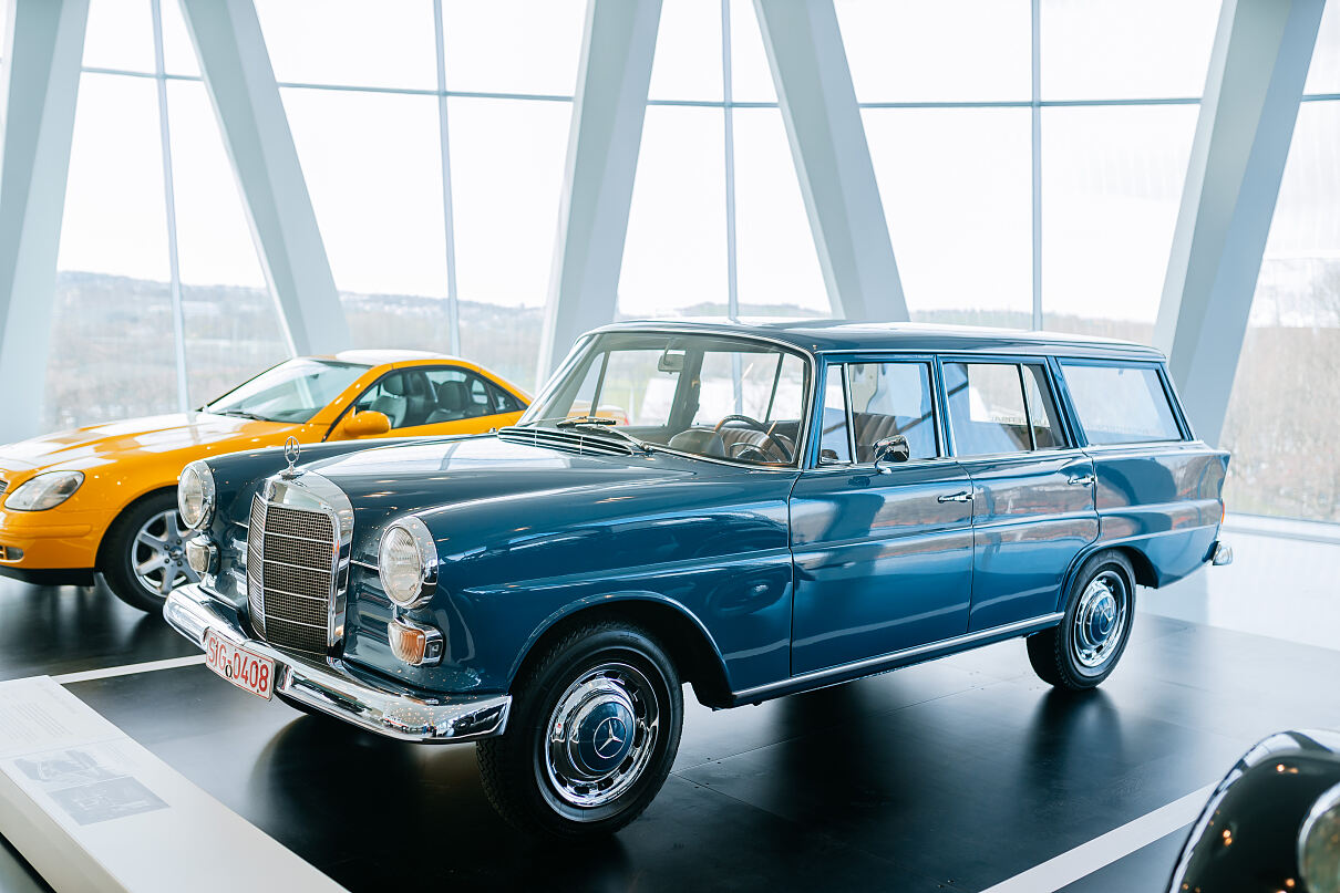 Mercedes-Benz 200 D „Universal“ der Baureihe W 110. Foto von 2024 aus dem Mercedes-Benz Museum, Ausstellung „Alltagshelden“. Foto: Thomas Niedermüller. 