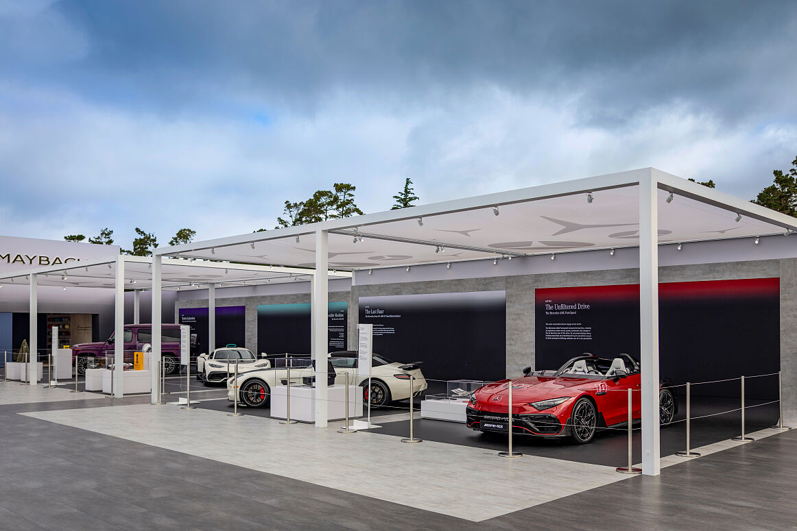 Mercedes-Benz auf der Pebble Beach Automotive Week 2026: das „Auction House“ innerhalb der Markenpräsenz Star Lounge. Foto: Jensen Larson.