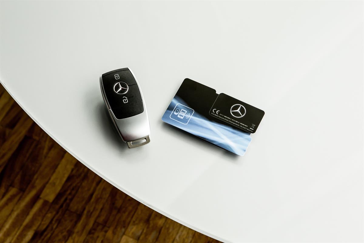 Privates Car Sharing und Digitaler Fahrzeugschlüssel - Die neue A-Klasse: mit Freunden teilen, berührungslos öffnen