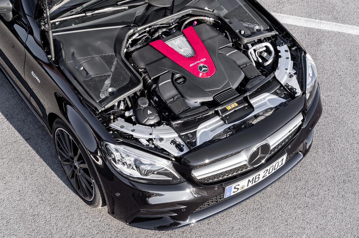 Der V6-Biturbo Motor des neuen Mercedes-AMG C 43 4MATIC Coupé und Cabriolet