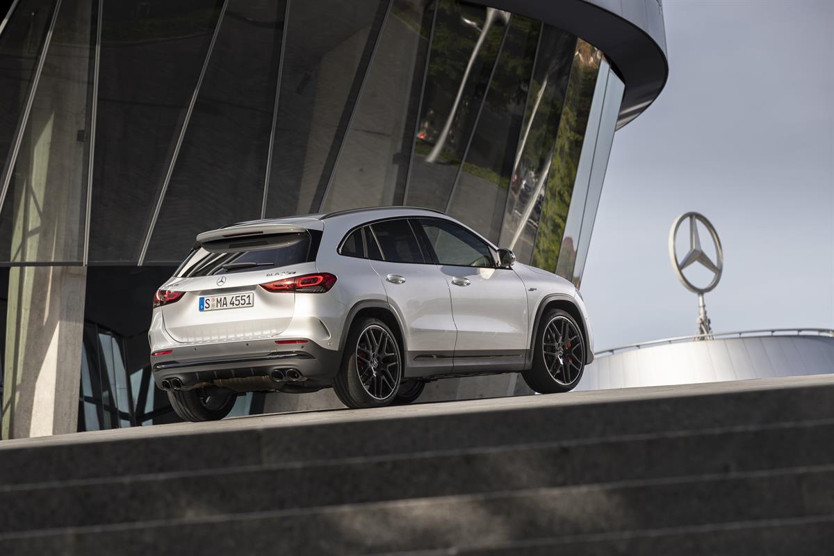 Mercedes_AMG_GLA_45_S_4MATIC_Plus_iridium_silver_Stuttgart_2020