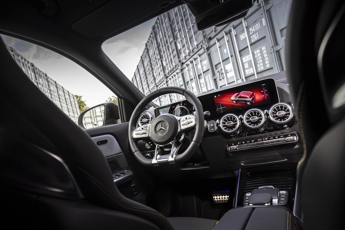 Mercedes_AMG_GLA_45_S_4MATIC_Plus_iridium_silver_Stuttgart_2020