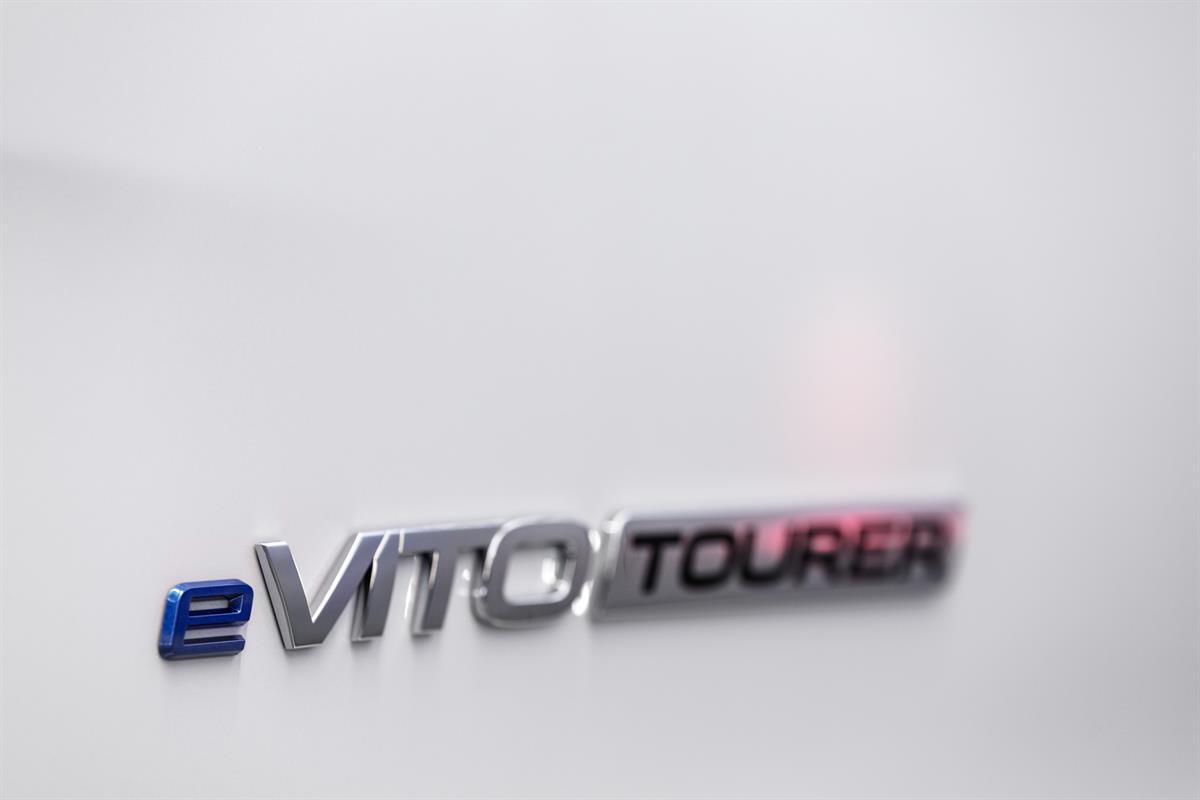 Der neue Mercedes-Benz Vito mit einem Plus an Fahrdynamik, der neue eVito Tourer mit einem Plus an Reichweite 
