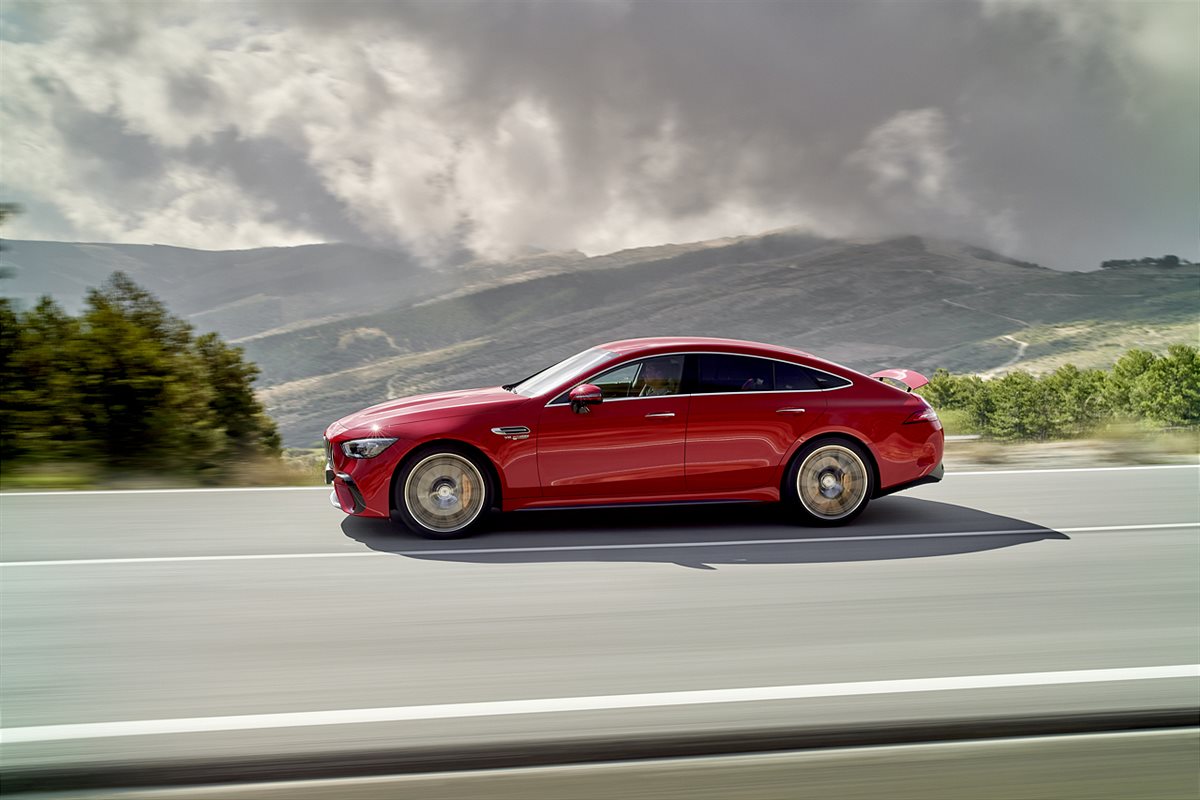 Weltpremiere des ersten Performance-Hybriden von Mercedes-AMG