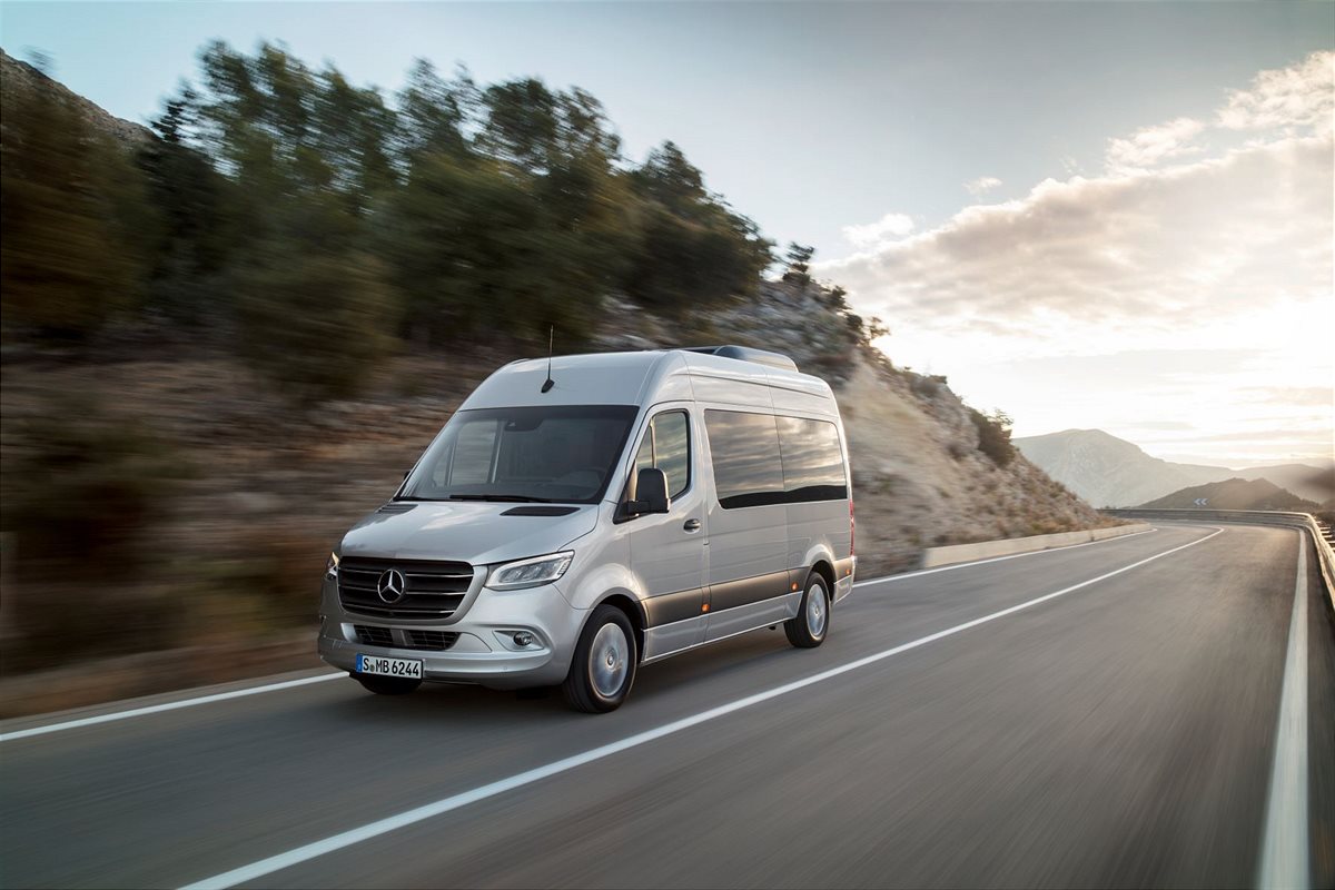 Verkaufsstart im September: Mercedes-Benz Sprinter mit umfassend aktualisierter Antriebstechnik und innovativem Schiebetürsystem ‚Speed Delivery Door‘