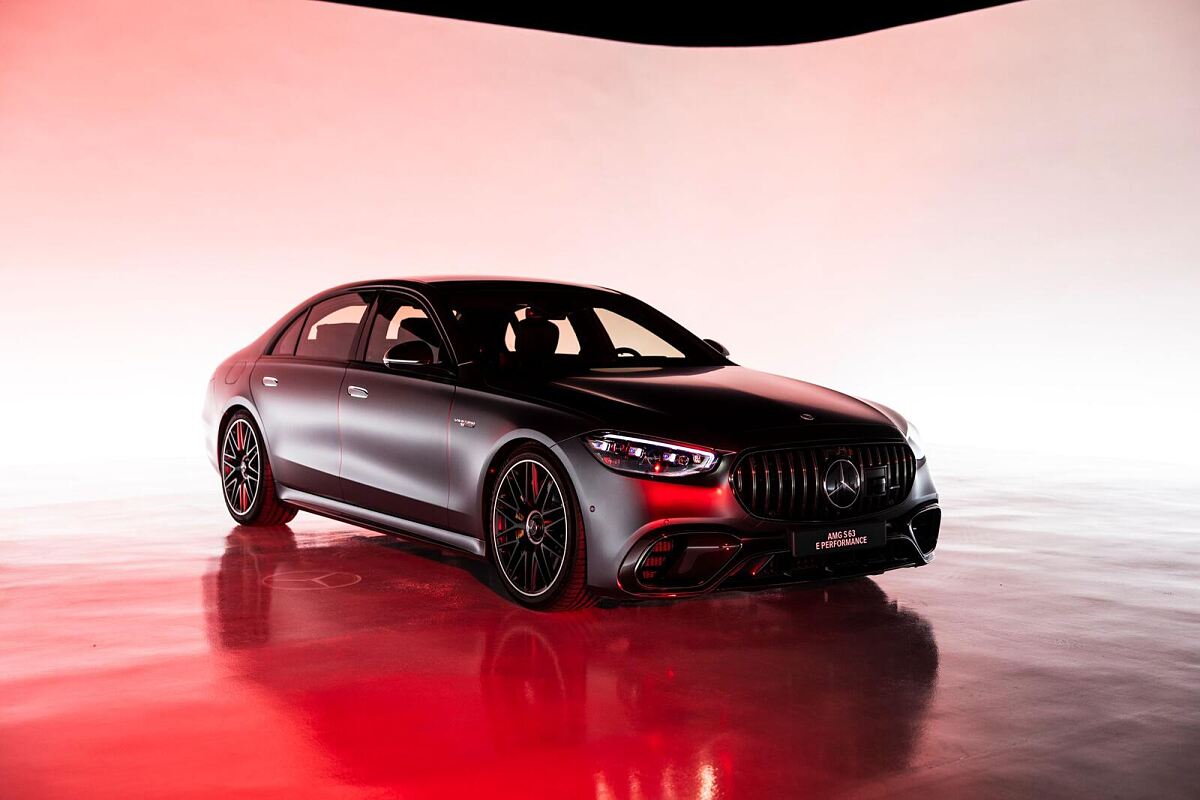 Die S-Klasse von Mercedes-AMG: Perfekte Synthese aus Komfort und Dynamik  mit E PERFORMANCE - Mercedes-Benz
