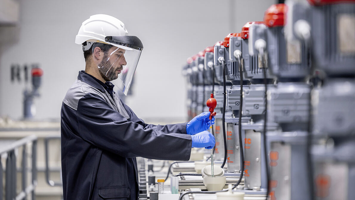 Mercedes-Benz schließt den Batterie-Kreislauf mit eigener Recyclingfabrik